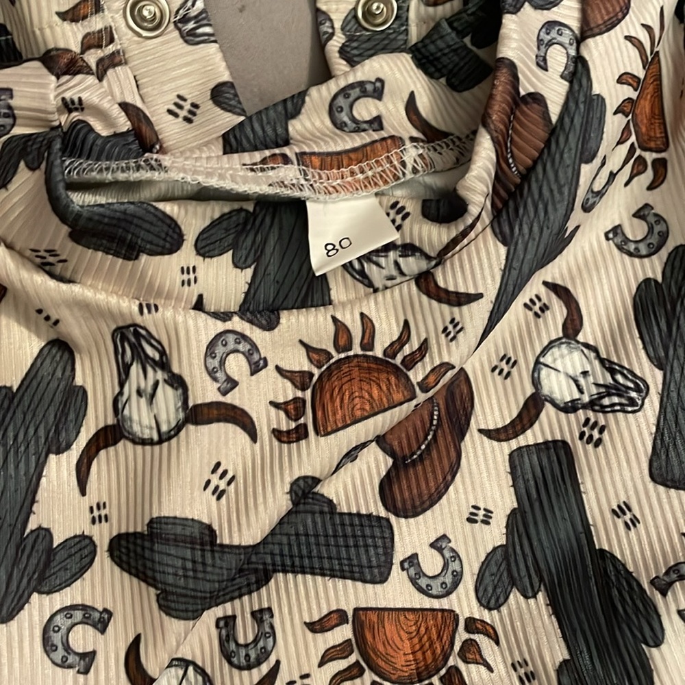 2 cute one piece rompers for baby boys. New without tags - Picture 3 of 3